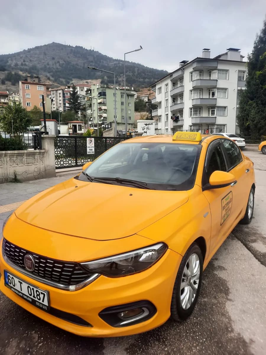 Tokat şehir merkezinde Beybağı Taksi aracı